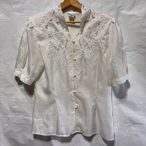 Vintage Nicola // white lace mock neck button down top size 10 aug1